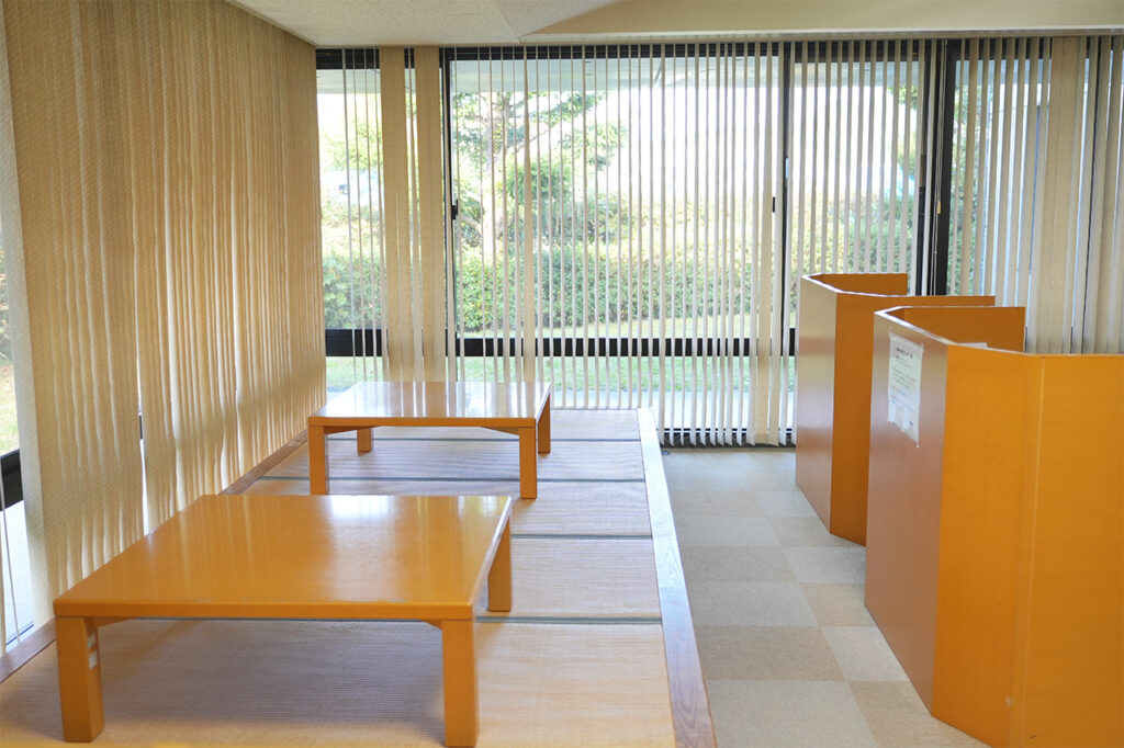 鹿野図書館館内写真